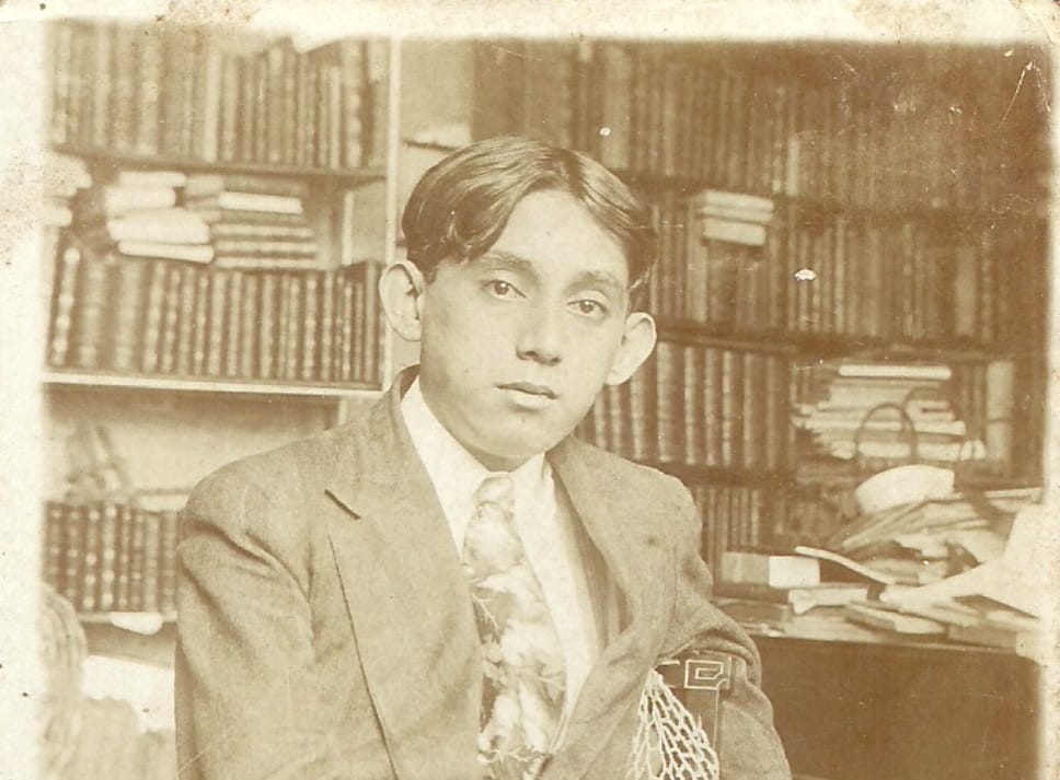 Poeta Alcides Freitas, no Rio de Janeiro, em foto de 1911.
