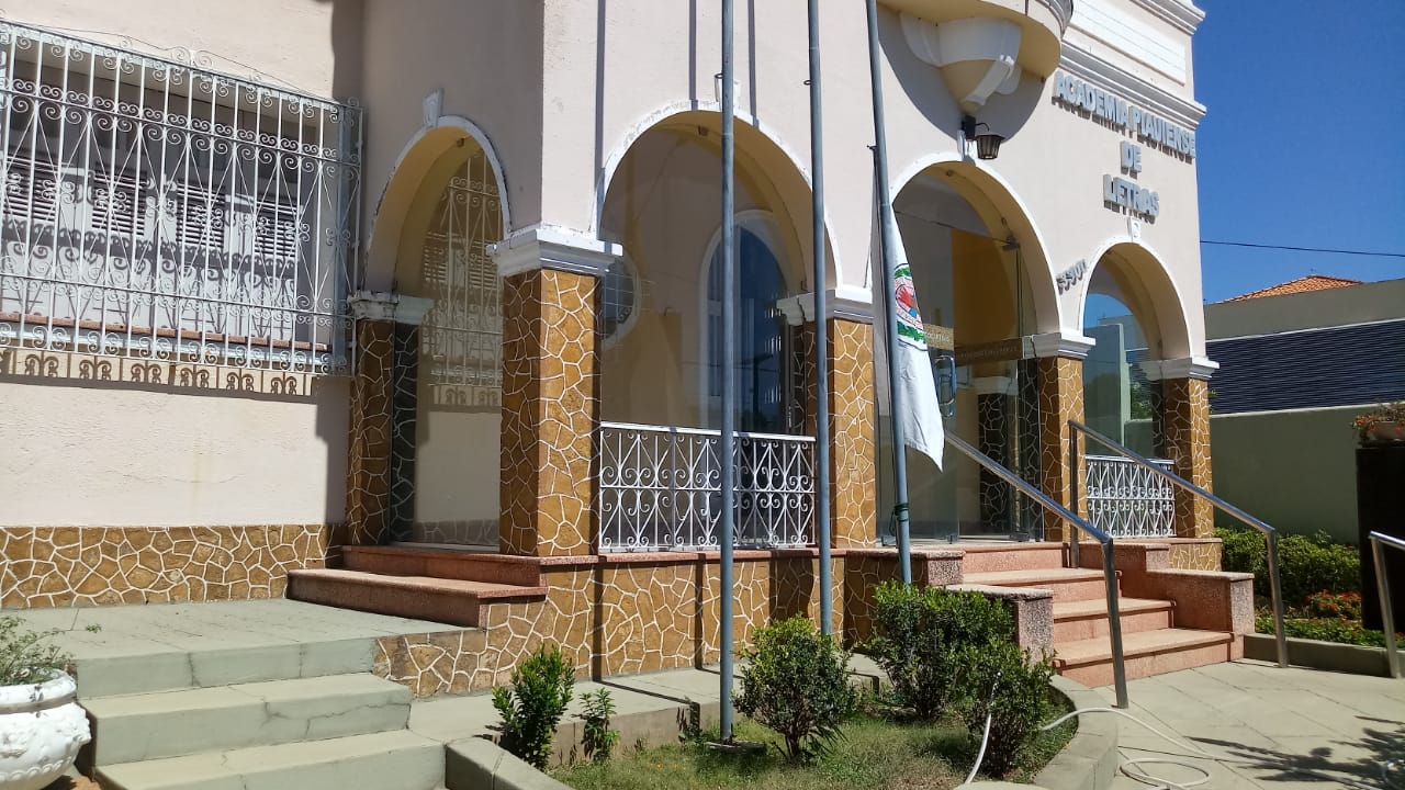 Bandeira da APL hasteada a meio-mastro na sede da instituição.