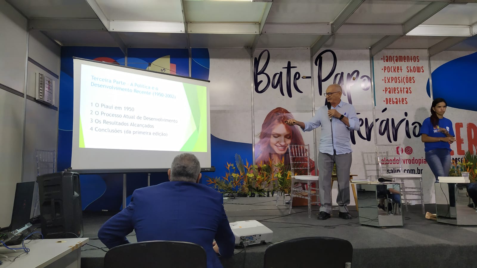 Felipe Mendes apresenta seu livro no Salipi.