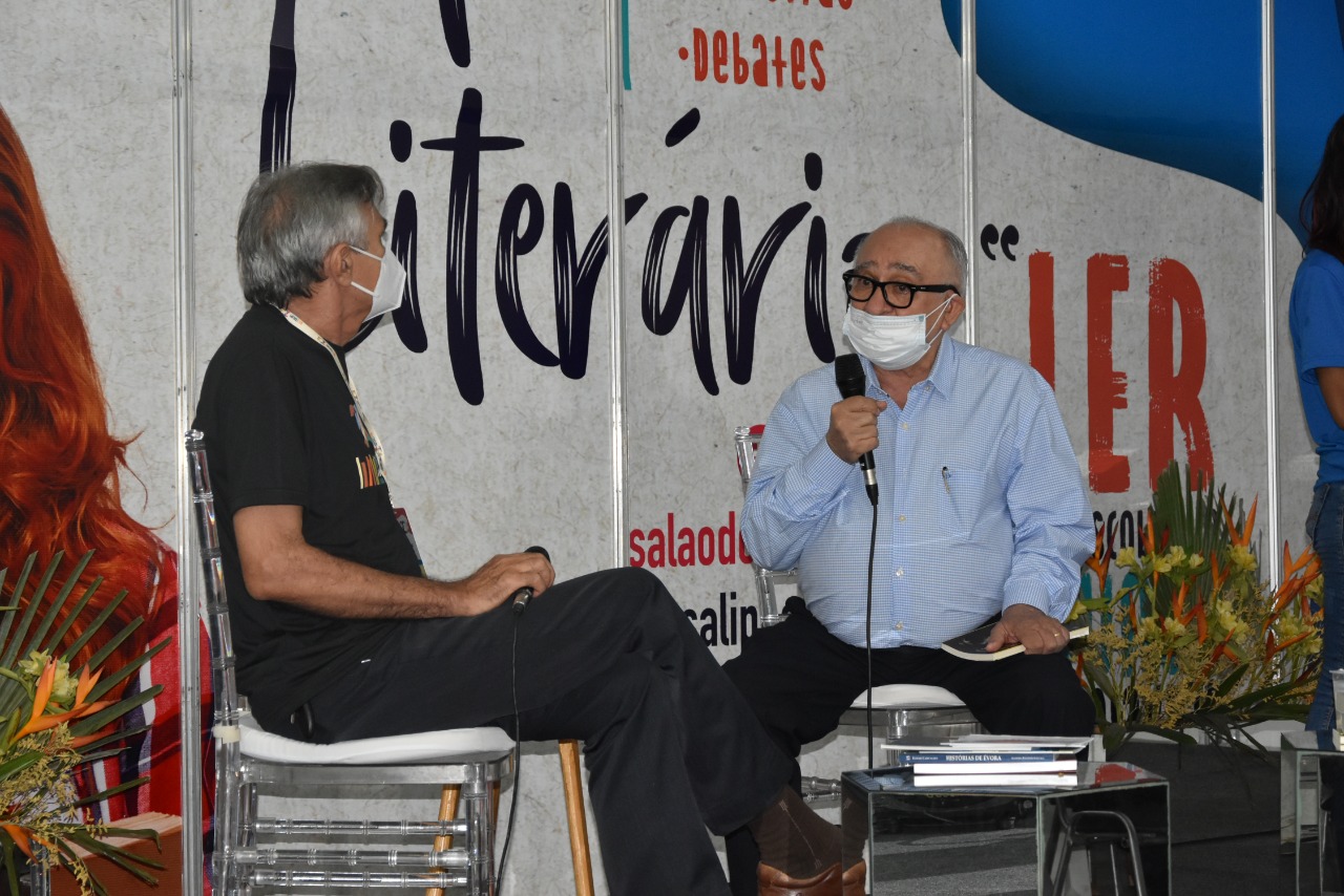 Humberto Guimarães no Bate Papo Literário/ Imagens: UFPI.