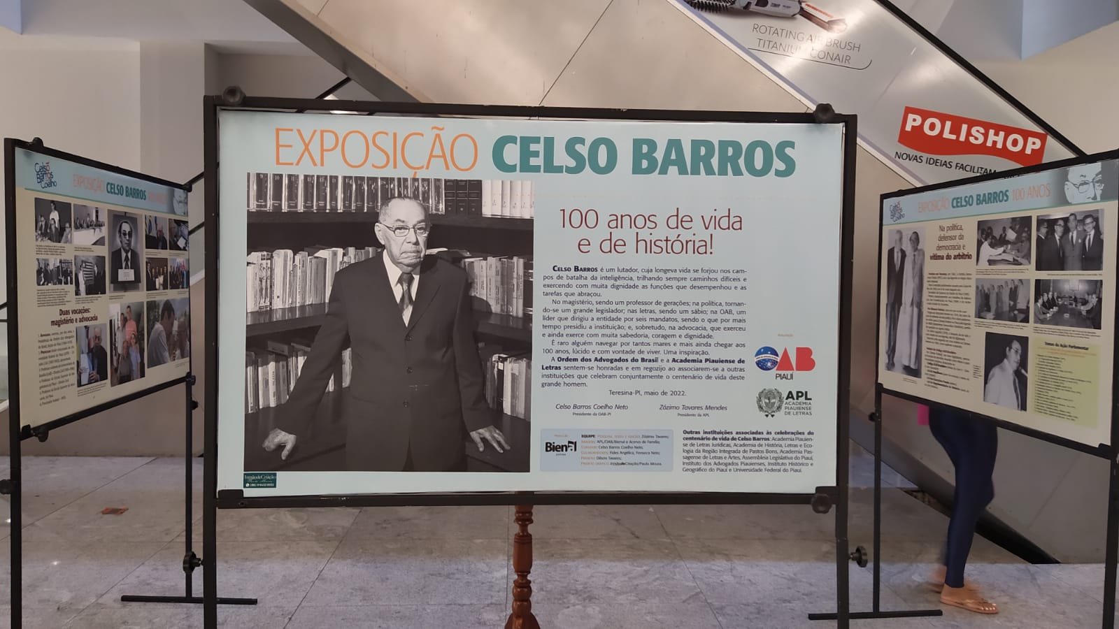 Exposição sobre Celso Barros Coelho no Shopping Rio Poty.
