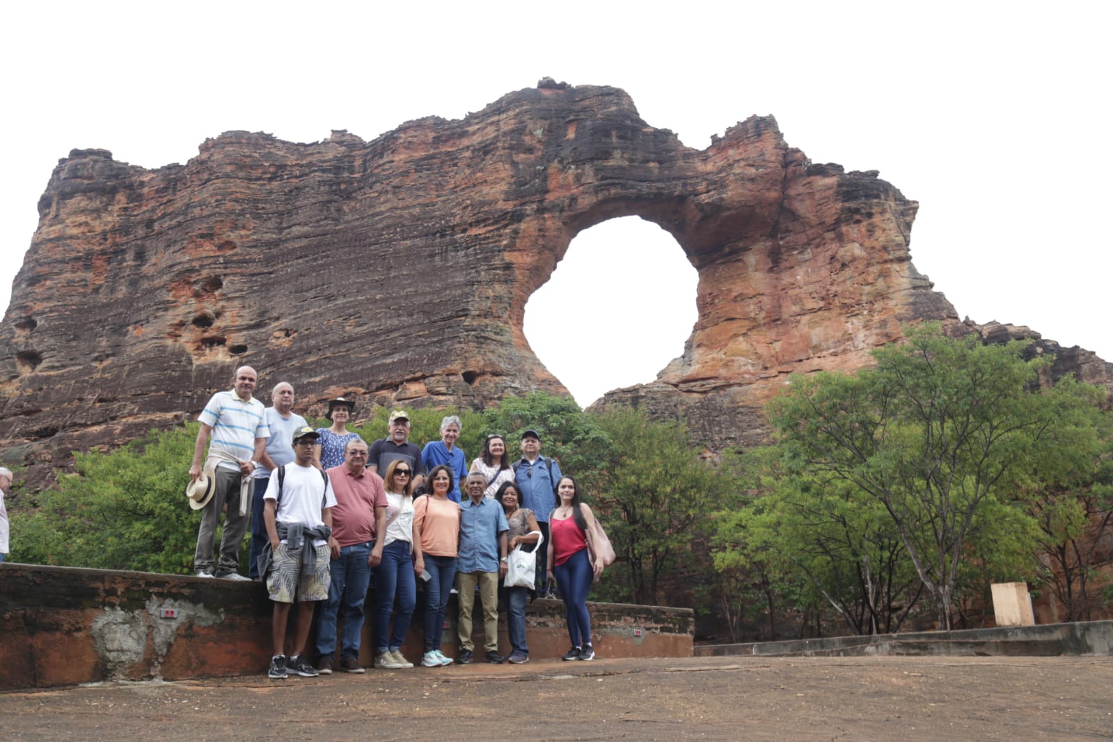 Comitiva da APL na Pedra Furada - Parque Nacional Serra da Capivara.