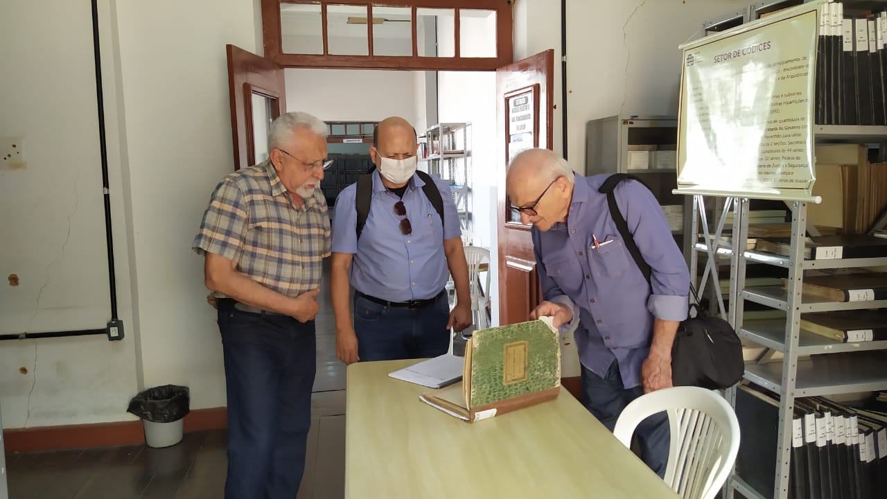 Acadêmicos piauienses no Arquivo Público do Maranhão.