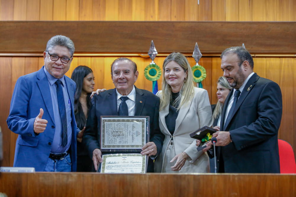 Homenagem da Assembleia a Valdeci Cavalcante.