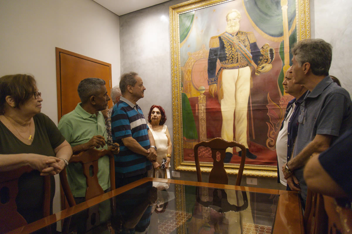 Acadêmico Wilson Brandão anuncia decisão da prefeita de Pedro II.