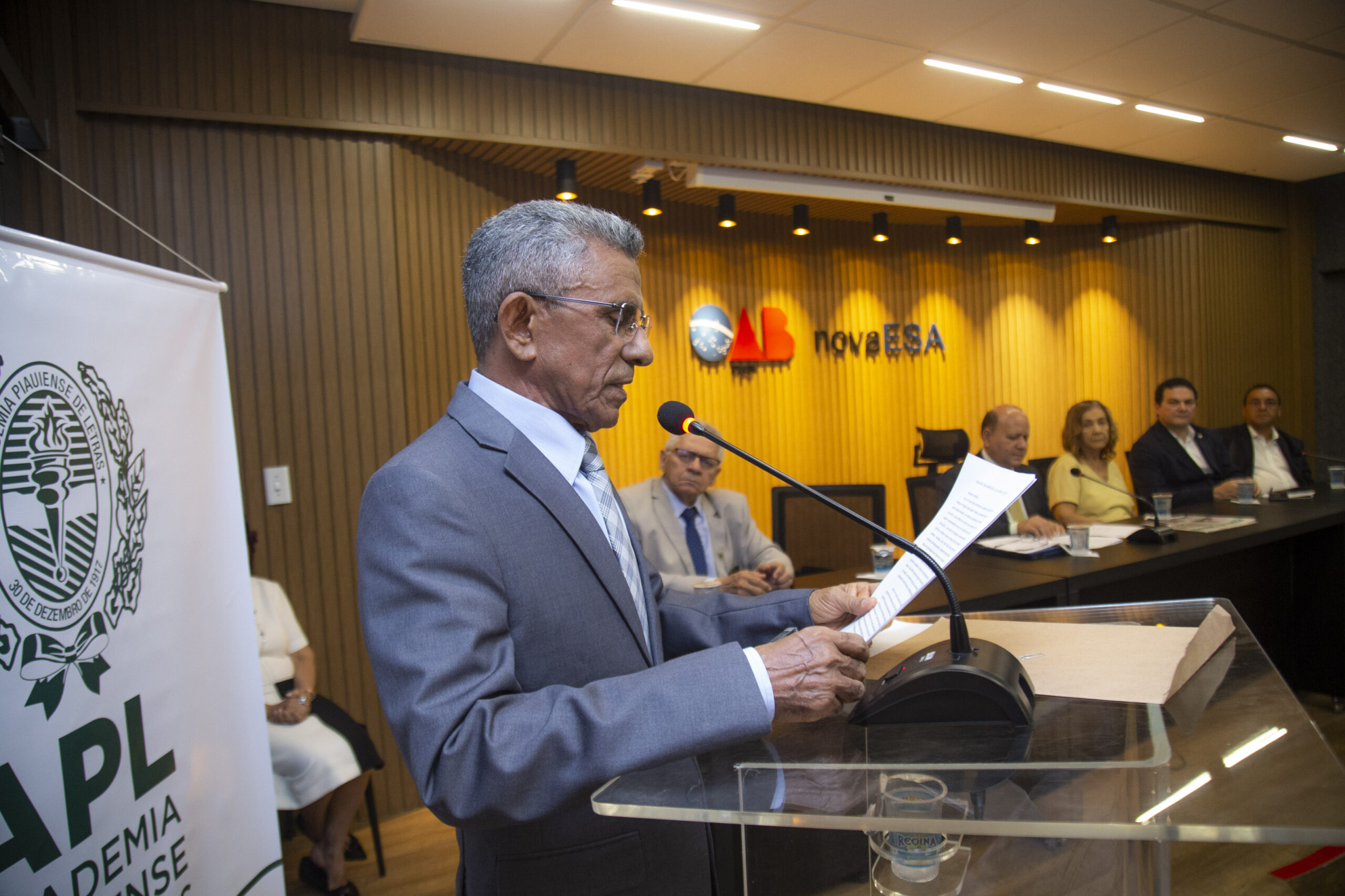 Acadêmico Oton Lustosa, orador da Sessão da Saudade.