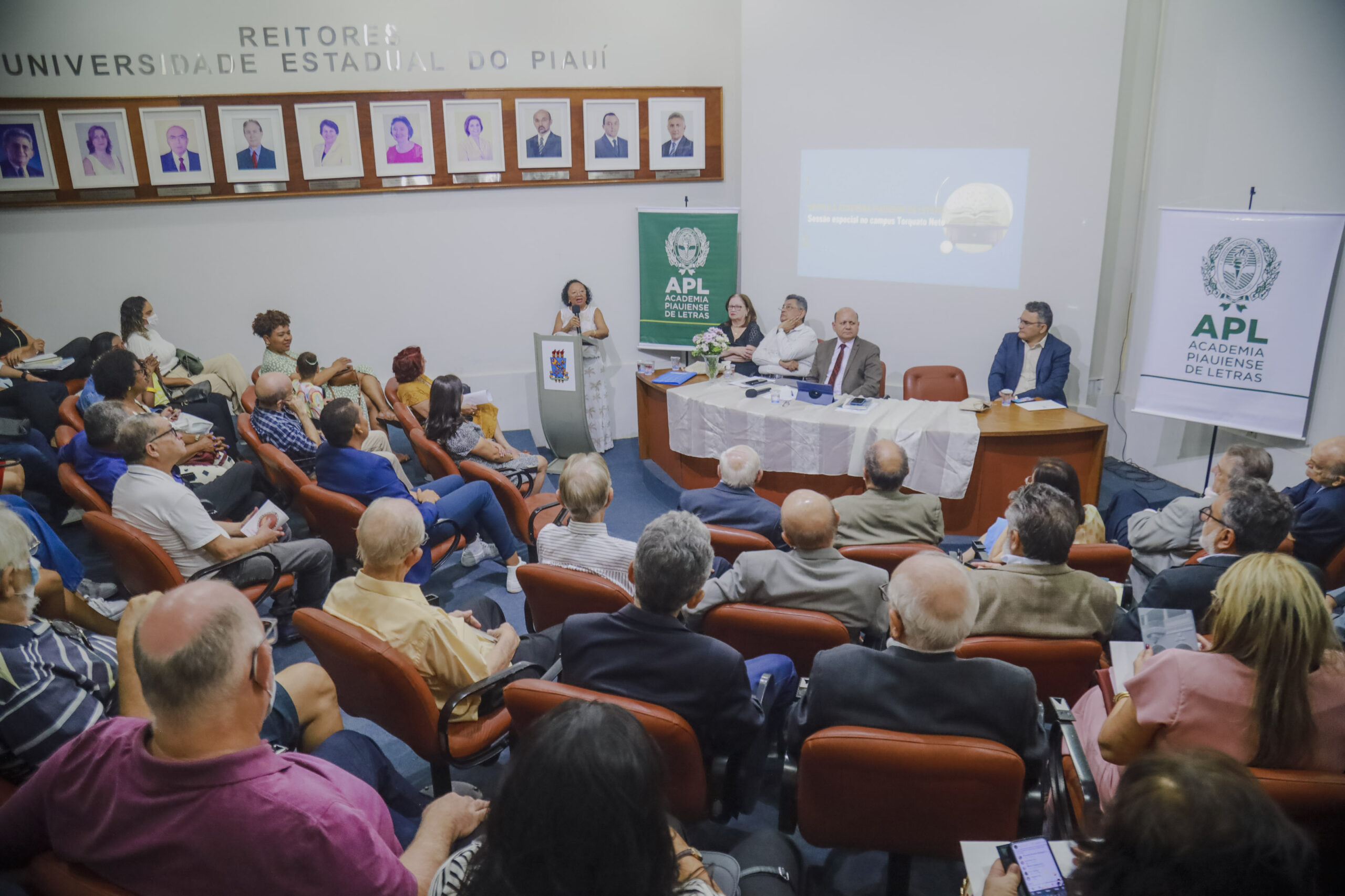 Sessão da APL na UESPI. Imagens: Jairo Moura.