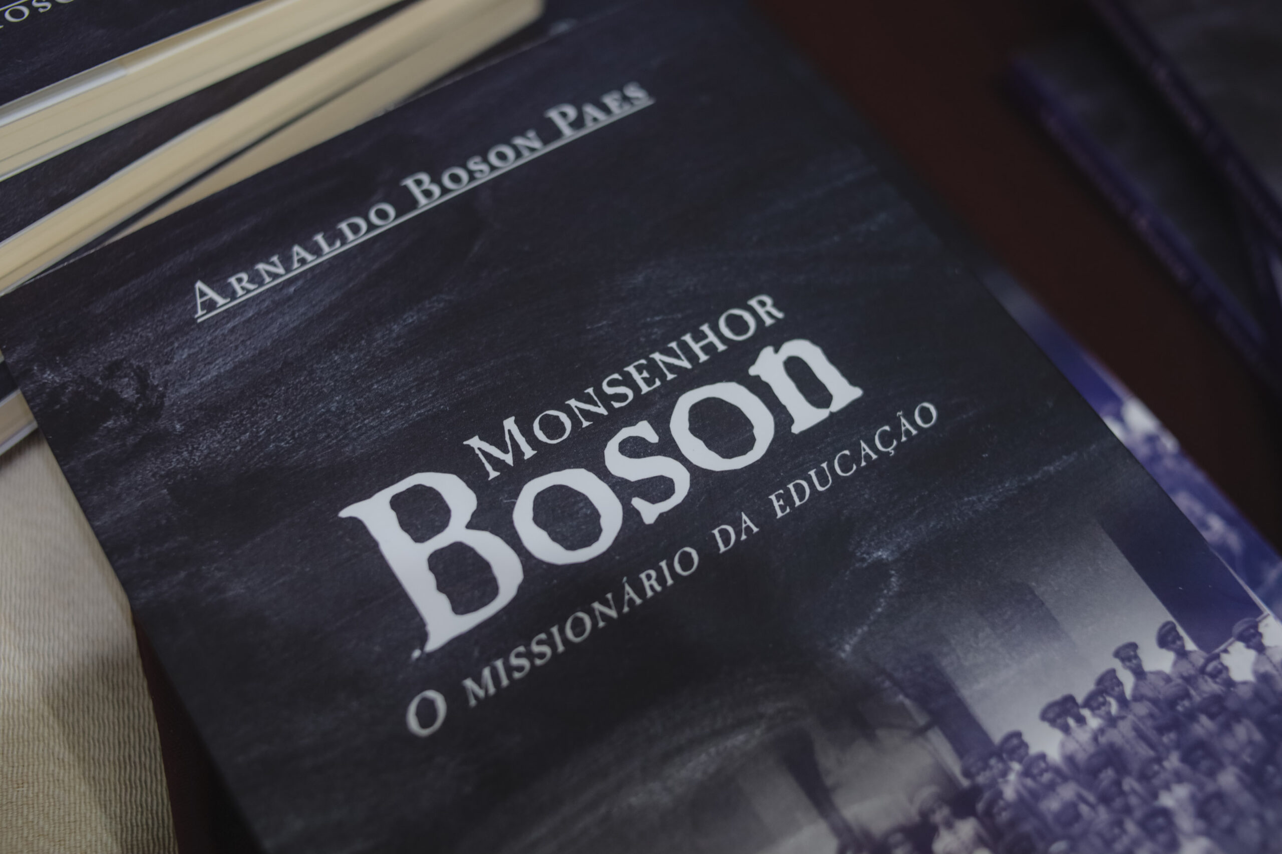 Biografia do Monsenhor Boson/Imagens: Jairo Moura.