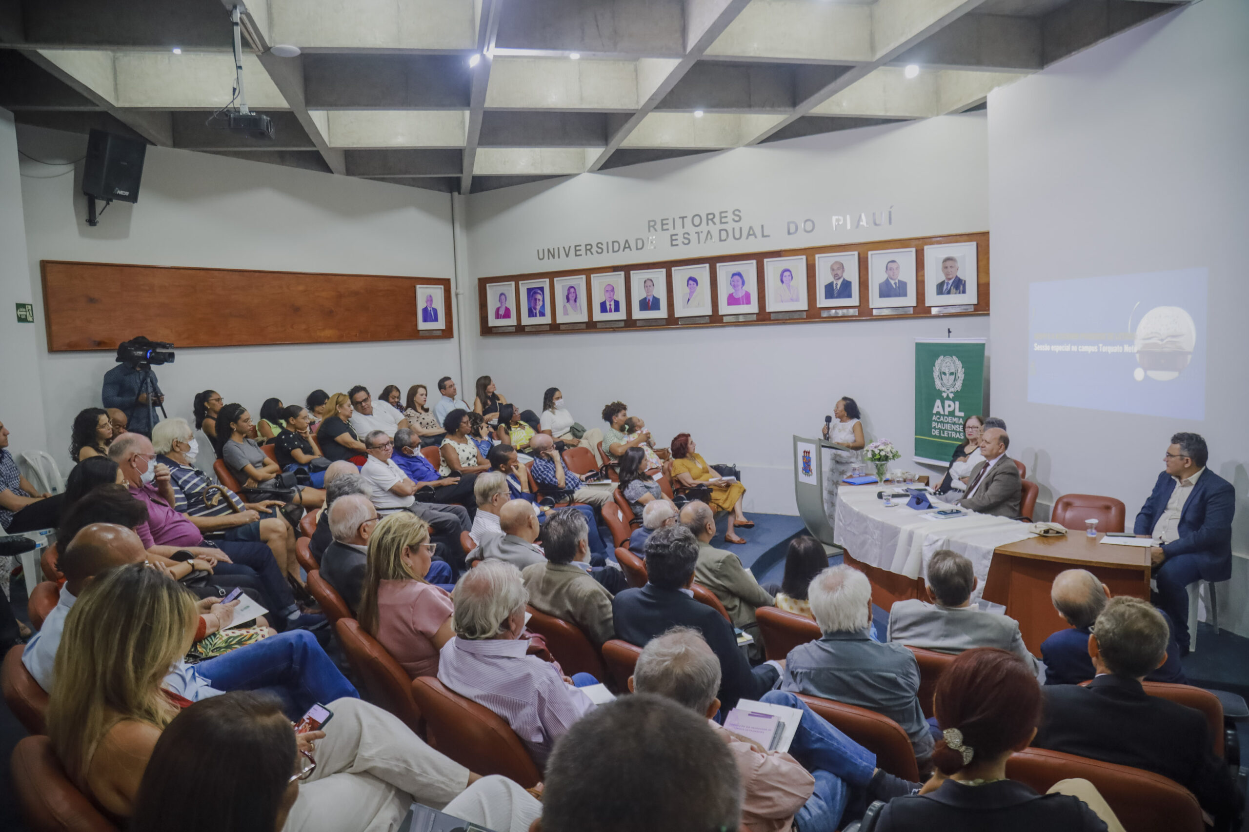 Academia reunida na UESPI/Imagens: Jairo Moura.