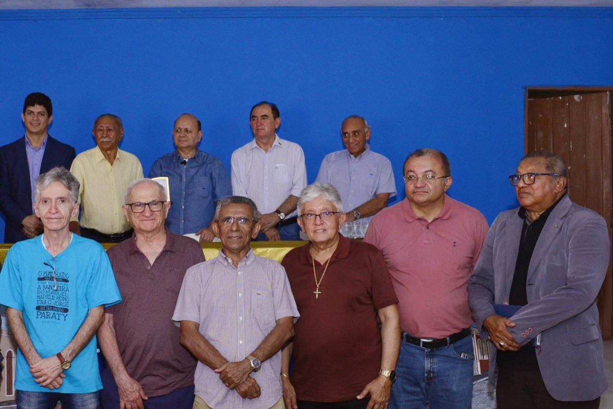Membros da APL na sede da Albeartes, em Floriano.
