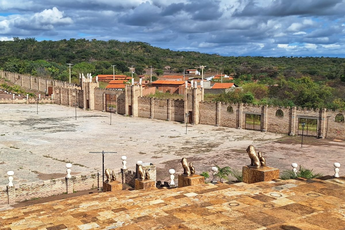 Teatro Cidade Cenográfica, em Floriano.