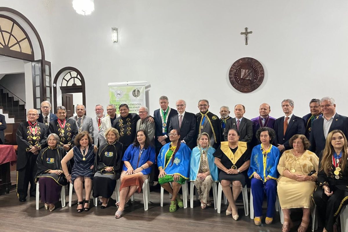 Acadêmicos fundadores do Fórum, na sede da Academia Paraense de Letras/Imagem: Mano Raul.
