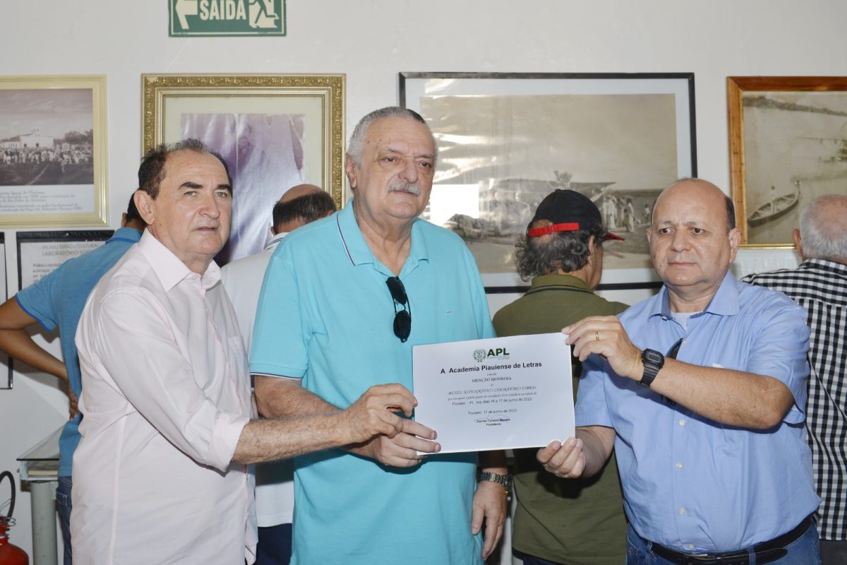APL concede diploma ao Centro Cultural Laboratório Sobral.