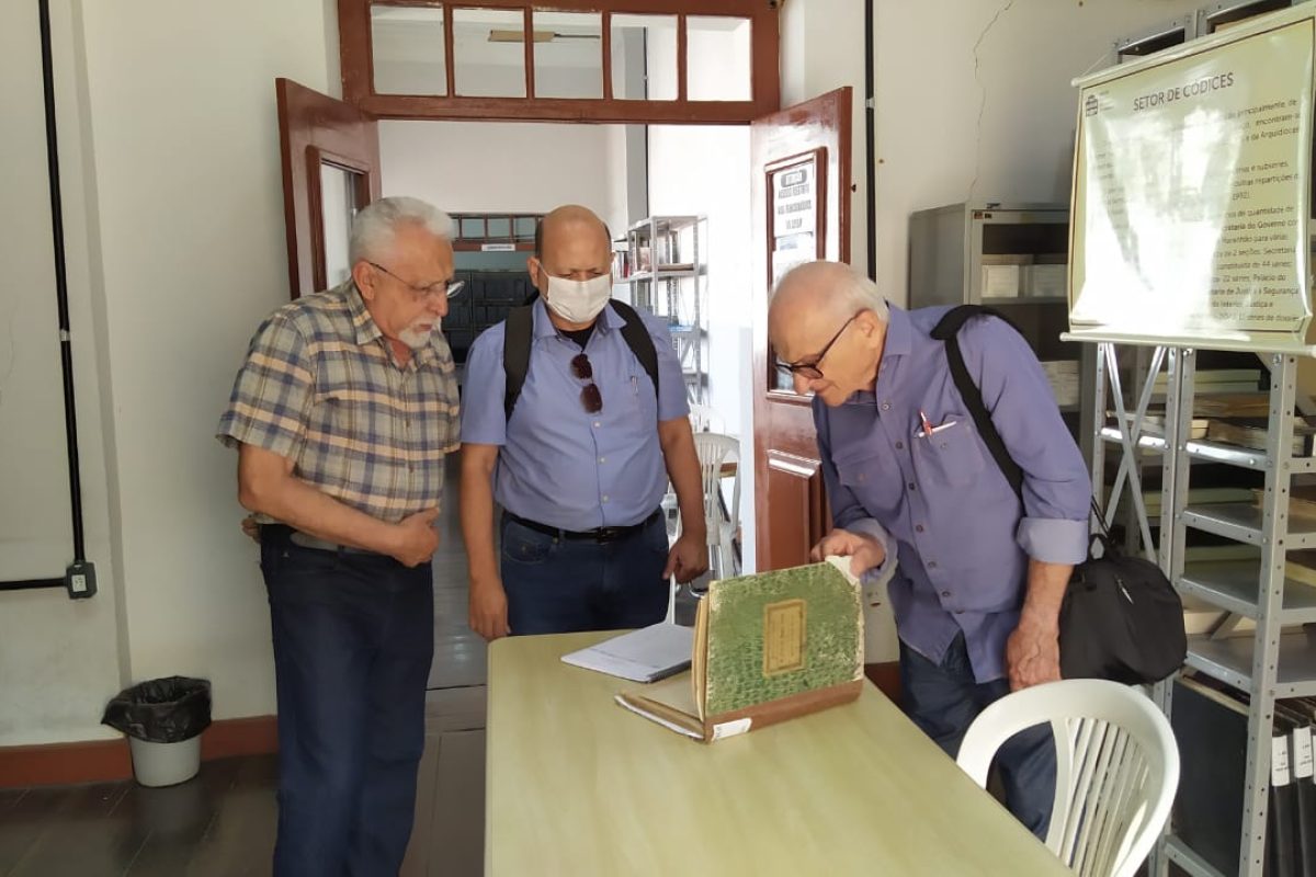 Acadêmicos piauienses no Arquivo Público do Maranhão.