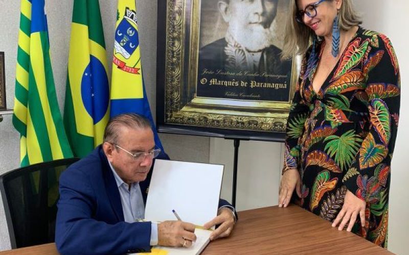 O lançamento da obra “Marquês de Paranaguá” do acadêmico Valdeci Cavalcante, aconteceu sábado, em Oeiras.