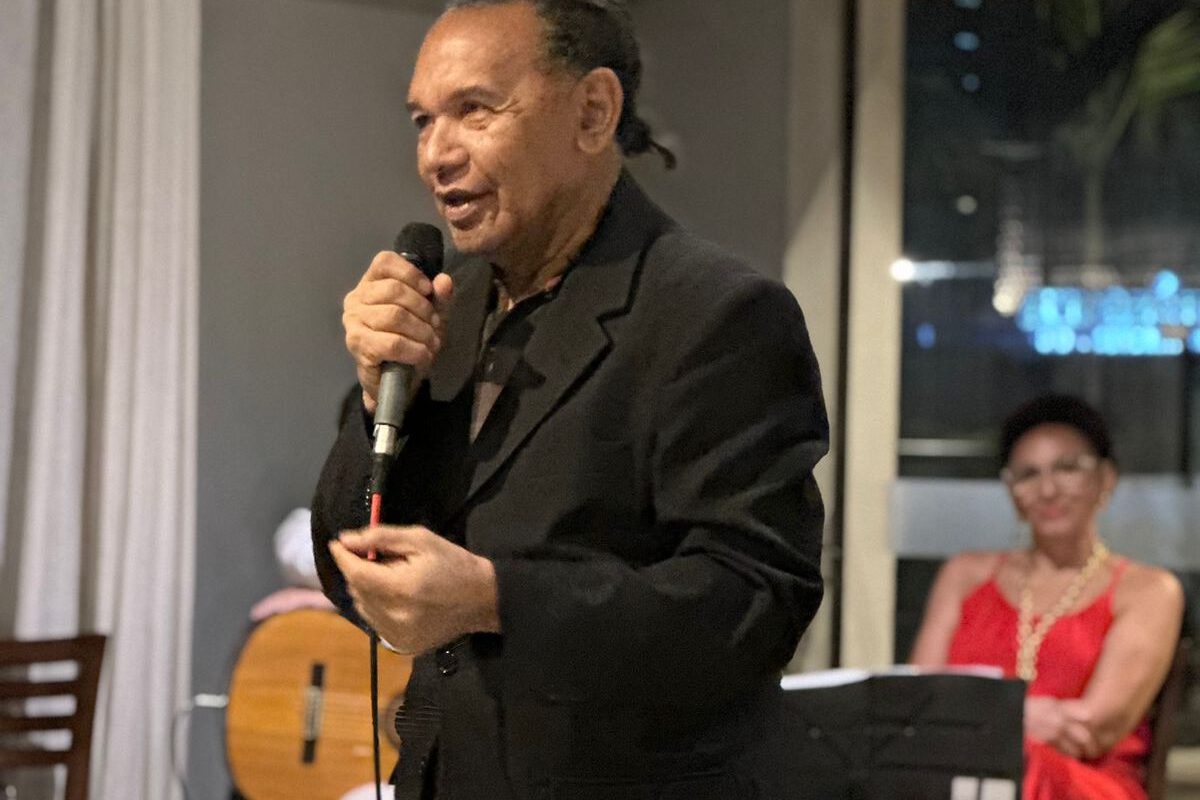 Poeta Salgado Maranhão, autor homenageado.