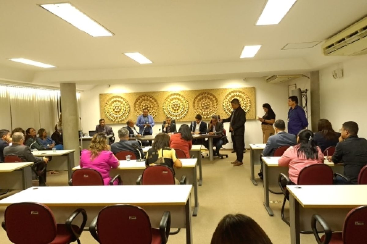 Sala de Reuniões da CCJ, no Anexo da Assembleia.