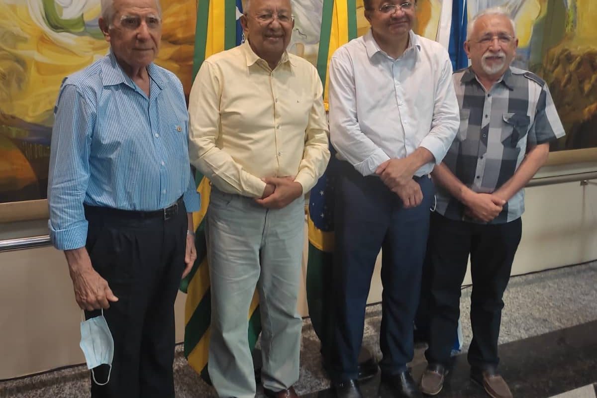 Prefeito reúne conselheiros no Palácio da Cidade