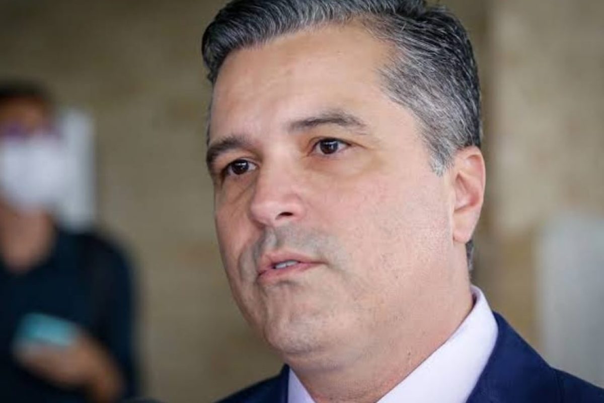 Presidente da Comissão de Educação, Deputado Dr. Vinícius.