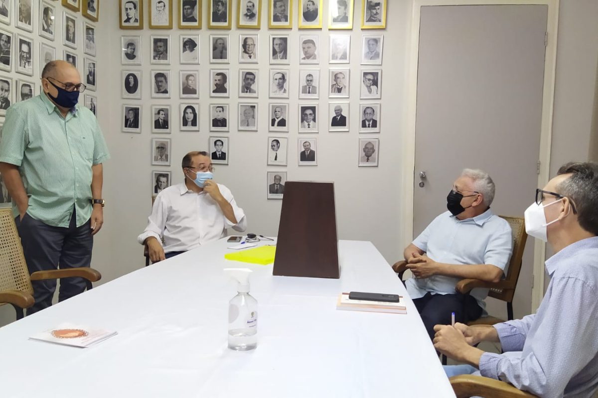 Comissão Eleitoral da APL no Salão de Reuniões.