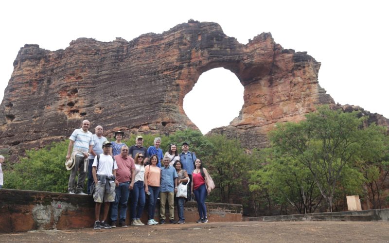 Comitiva da APL na Pedra Furada - Parque Nacional Serra da Capivara.