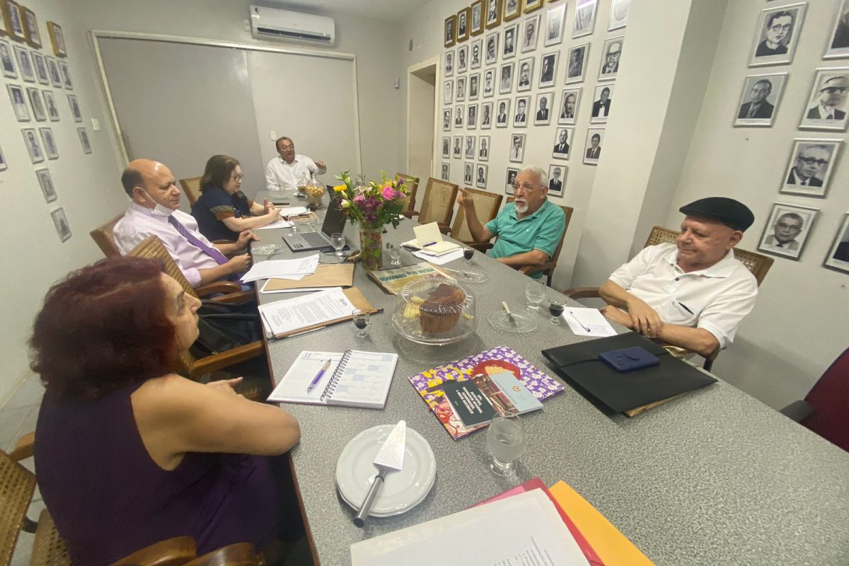 Reunião da Diretoria da APL/Imagem: Vanize Lemos.