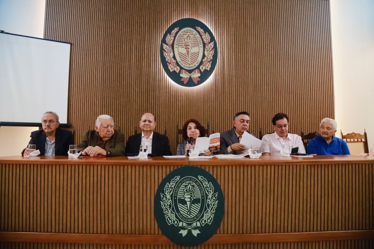 A presidente da APL Fides Angélica Ommati, presidiu a solenidade de lançamento dos livros.