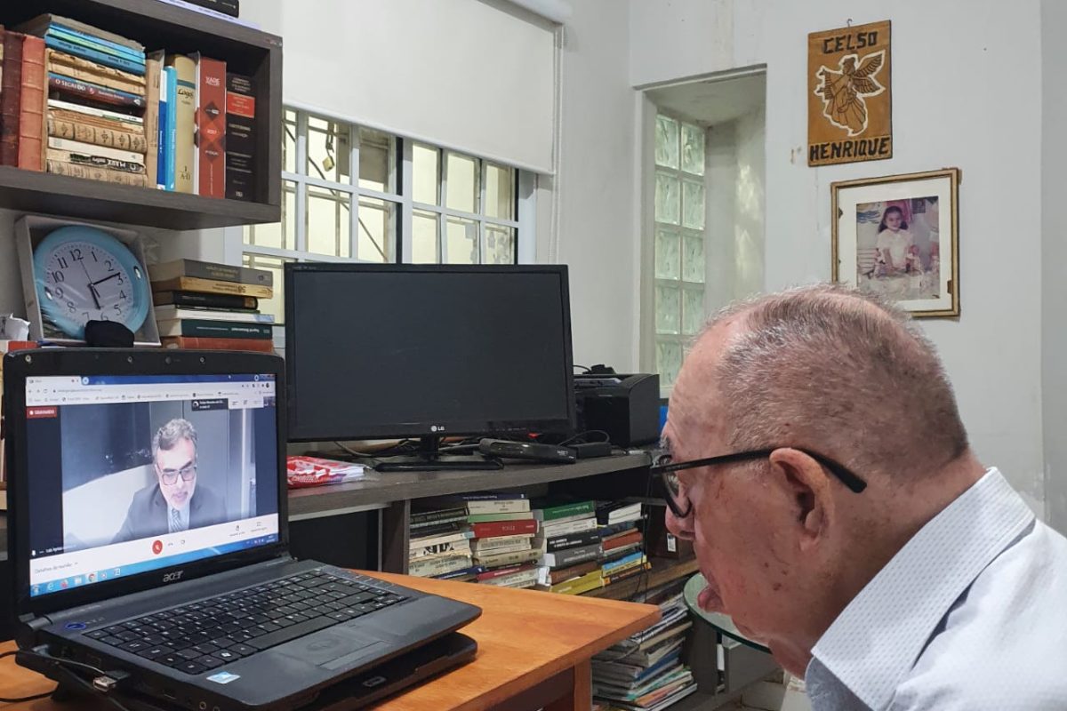 Celso Barros, 99 anos, em sessão virtual da APL