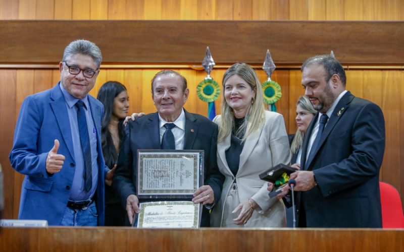 Homenagem da Assembleia a Valdeci Cavalcante.