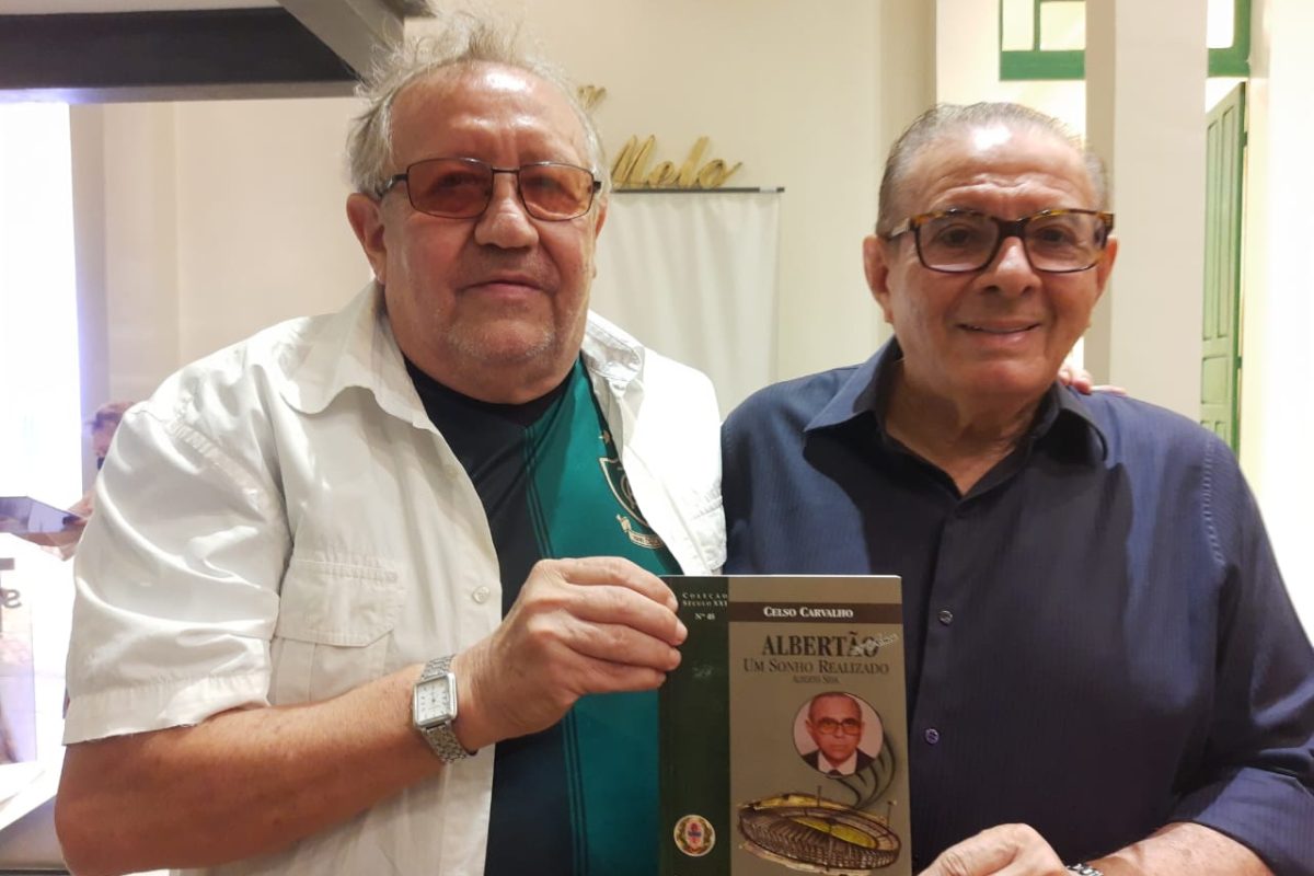 O autor Celso Carvalho com o acadêmico Valdeci Cavalcante