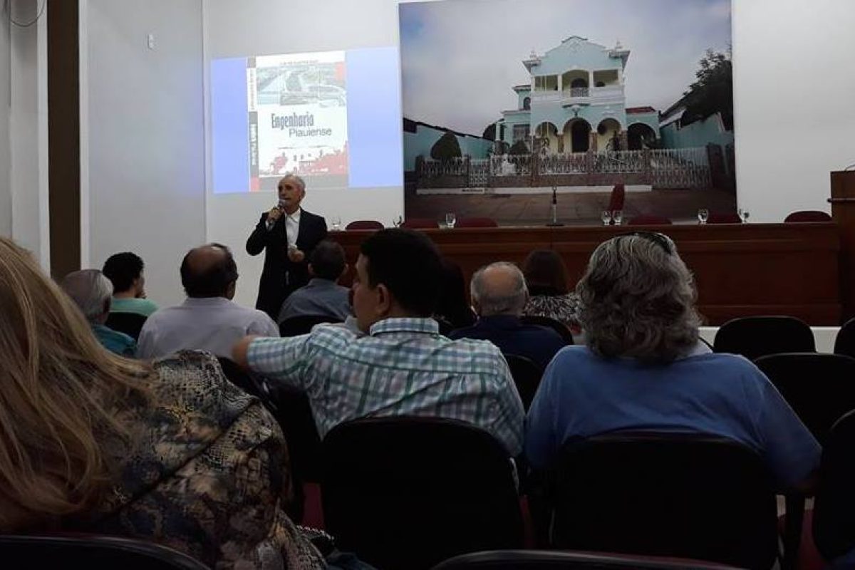 Cid Dias apresenta seu novo livro na APL