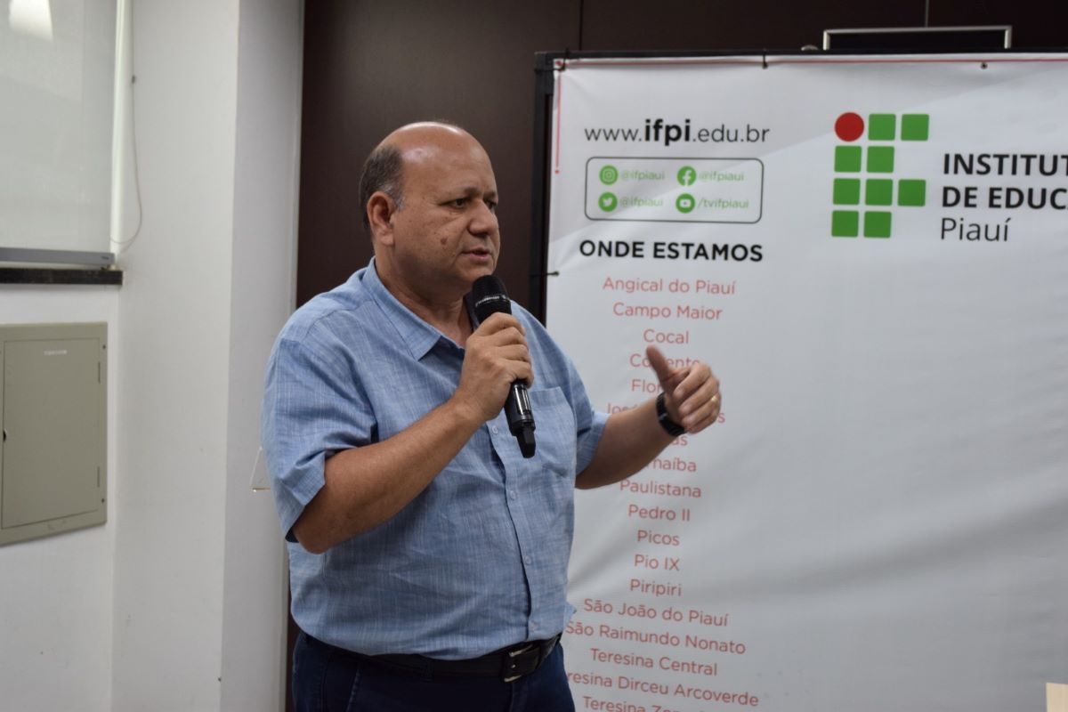 O acadêmico Zózimo Tavares, que participou do evento, se empenhou pela implantação do ensino de literatura piauiense nas escolas do Estado. Foto: Ascom IFPI
