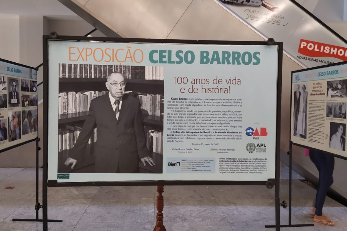 Exposição sobre Celso Barros Coelho no Shopping Rio Poty.