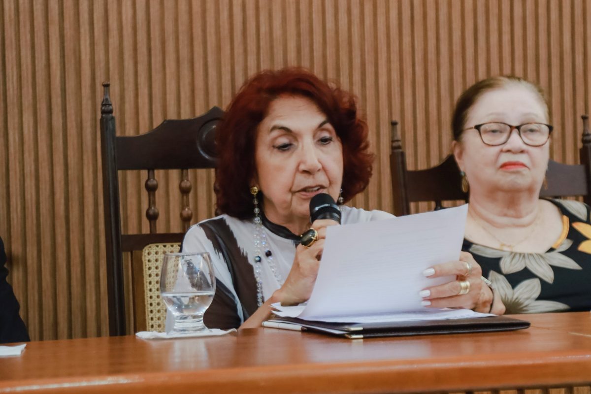 Presidente Fides Angélica Ommati e a coordenadora do Núcleo Feminino da APL, acadêmica Socorro Rios Magalhães.