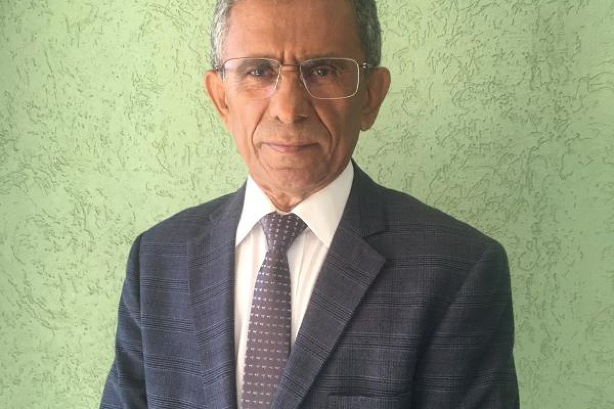 O autor Oton Lustosa, é membro da APL, onde ocupa a cadeira nº 5, cujo patrono é Areolino de Abreu.