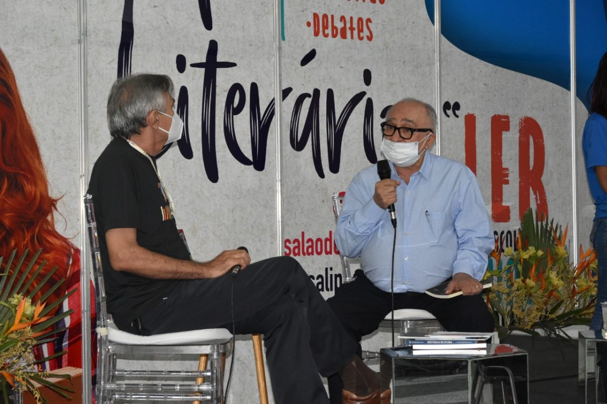 Humberto Guimarães no Bate Papo Literário/ Imagens: UFPI.