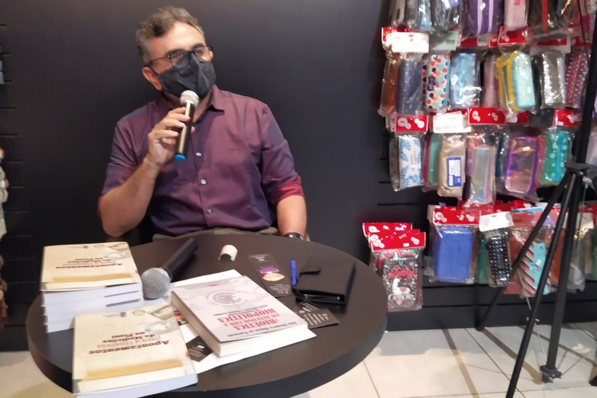 Acadêmico Luiz Ayrton lança novo livro.