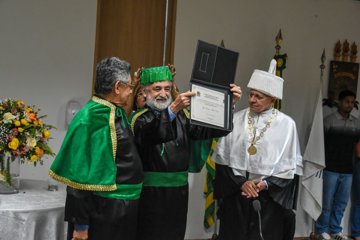 A alta distinção acadêmica da UFPI foi dada em reconhecimento às suas notáveis contribuições para a medicina e a ciência no Piauí. Fotos: Ascom UFPI