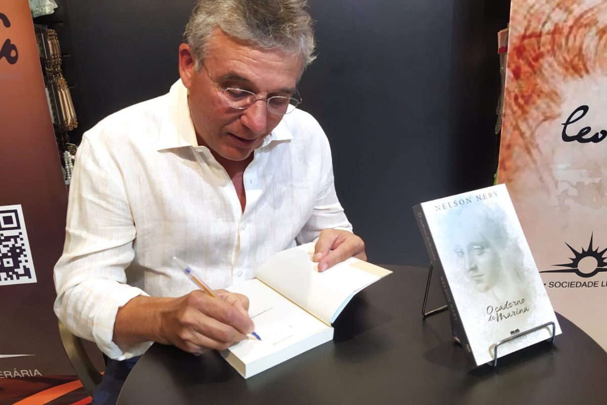 Acadêmico Nelson Nery na Entrelivros.