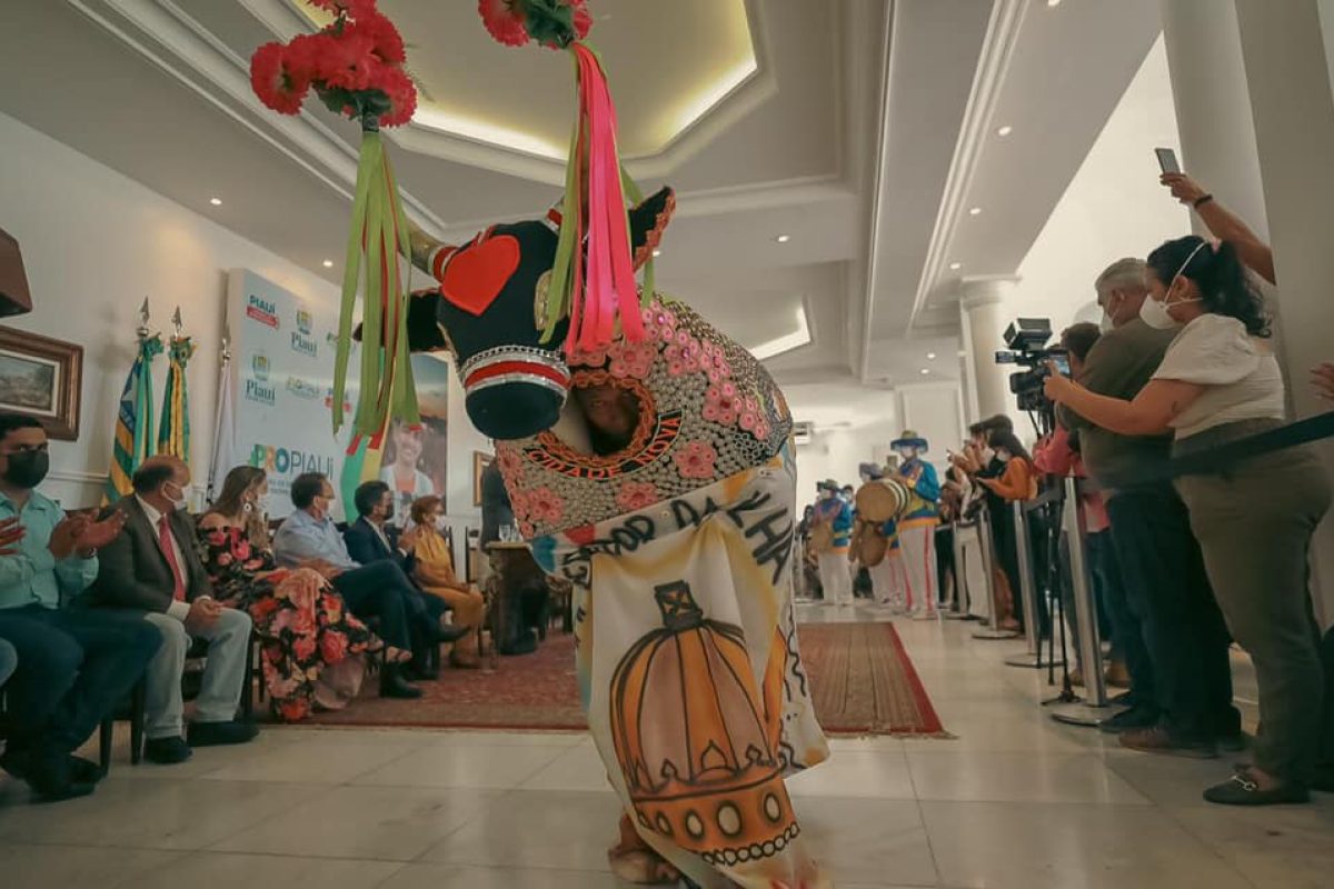 Apresentação artística no Palácio de Karnak