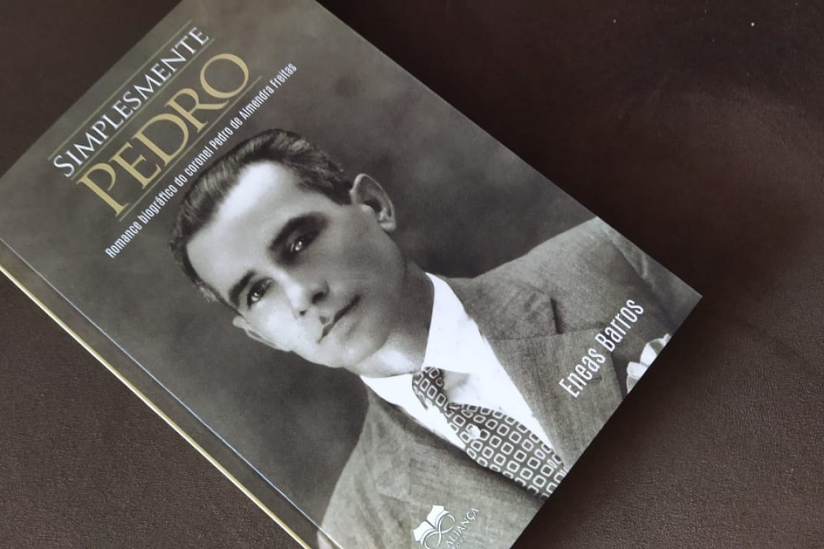 Capa da biografia do ex-governador Pedro Freitas,