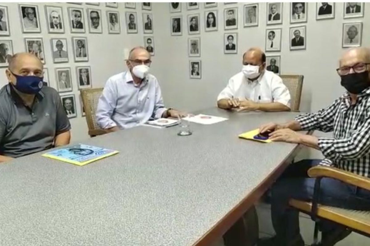 Estatístico Batista Teles discute pesquisa sobre leitura com acadêmicos