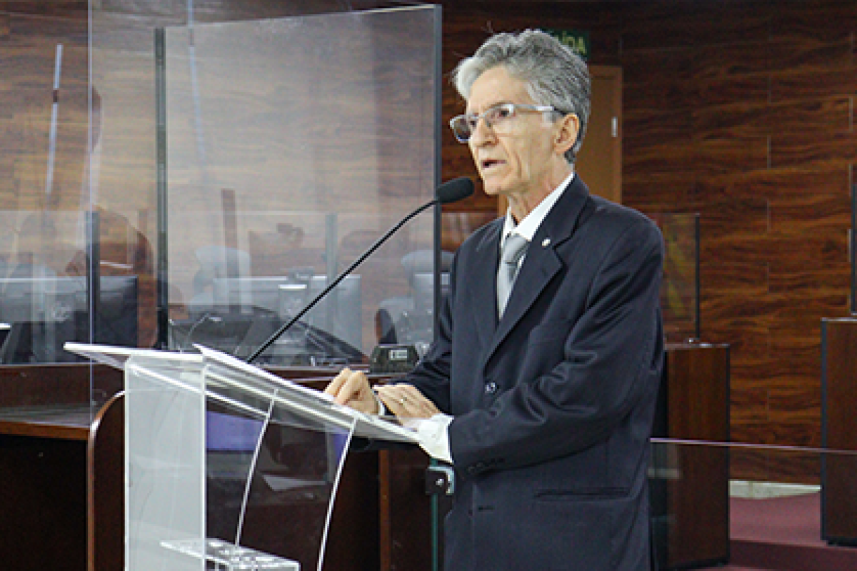 Acadêmico Plínio Macêdo agradece homenagem do TRT-PI.
