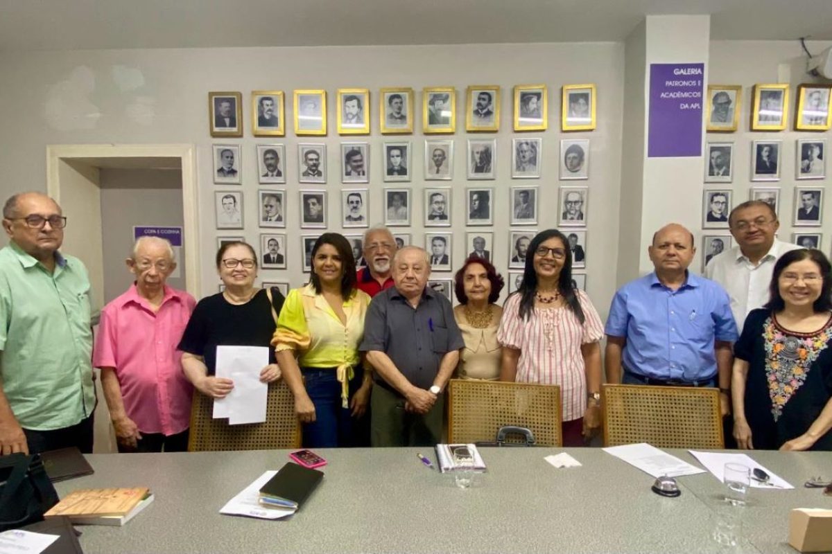 APL e representantes da Secretaria de Estado da Educação, em reunião, para definir estratégias.